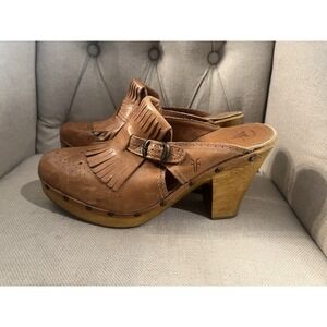 Frye Elle Kiltie Fringe Brown Leather Clogs Wood 10‎ Medium Thick Heel BoHo